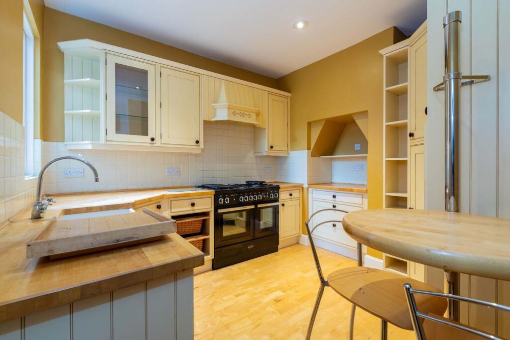 House in Slough - View 5