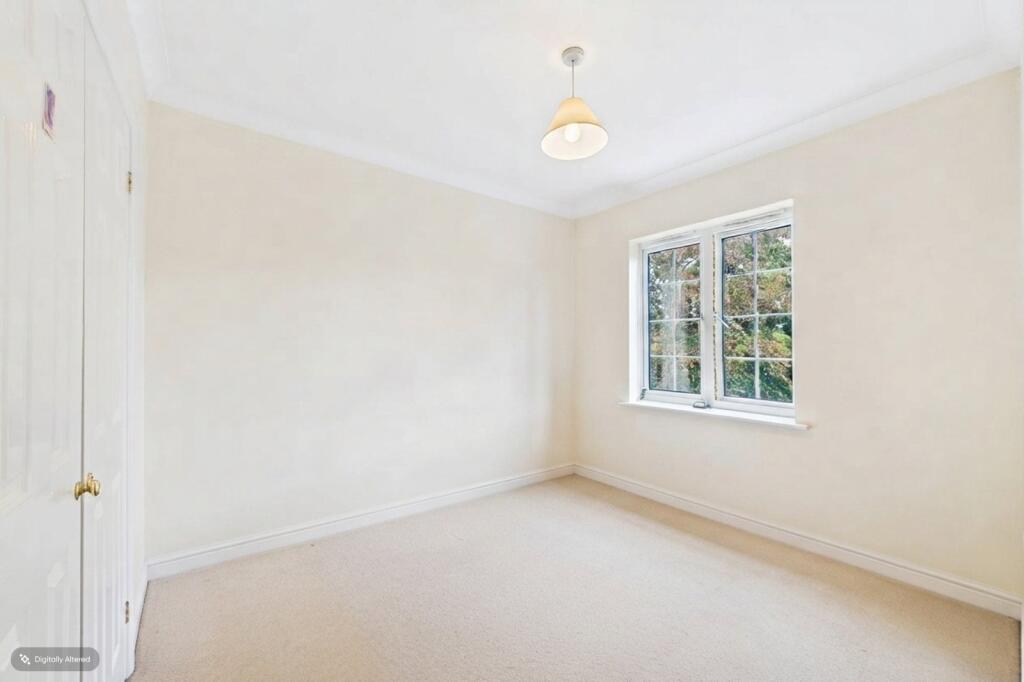 House in Slough - View 5