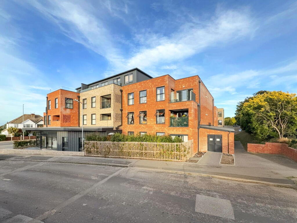 2-bed flat on Northdown Road, Margate, CT9 3PG, £210,000