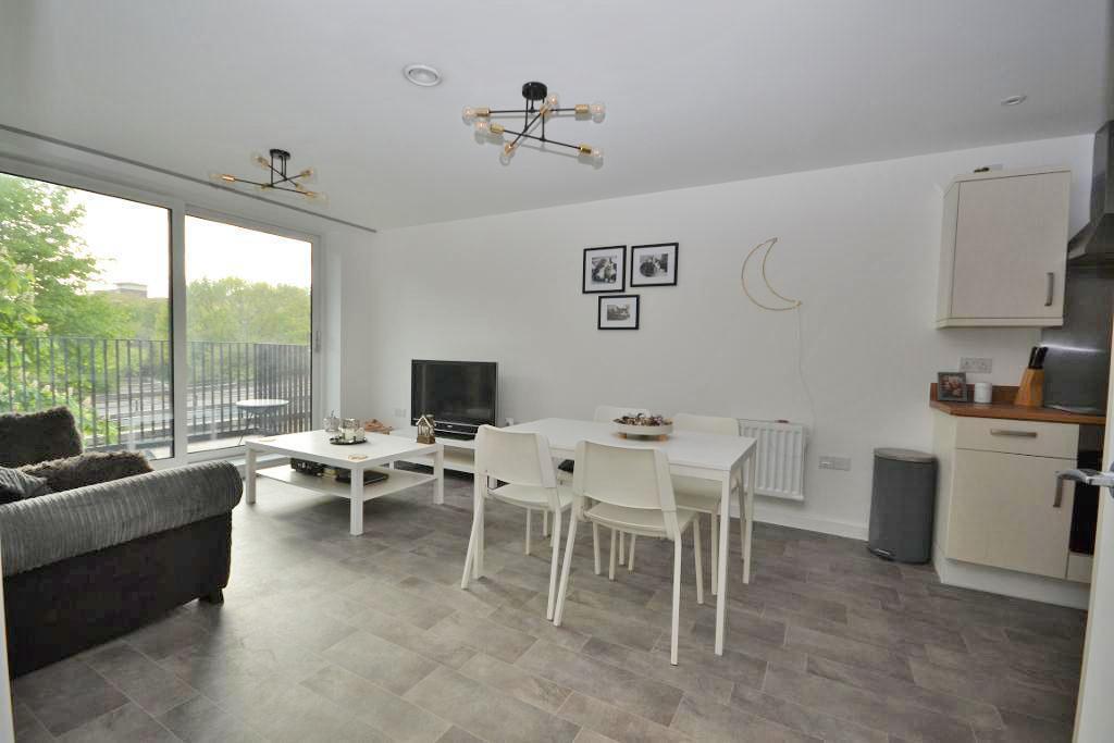 4 Canal Street, Campbell Park, Milton Keynes, Buckinghamshire, MK9 4BQ photo 5
