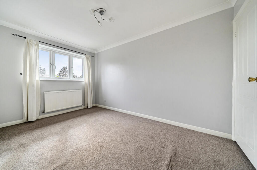 Apartment in Windsor - View 5