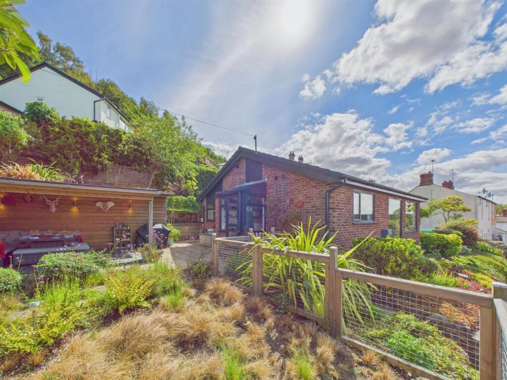 2-bed detached on Lamb Bank, West Malvern, £375,000