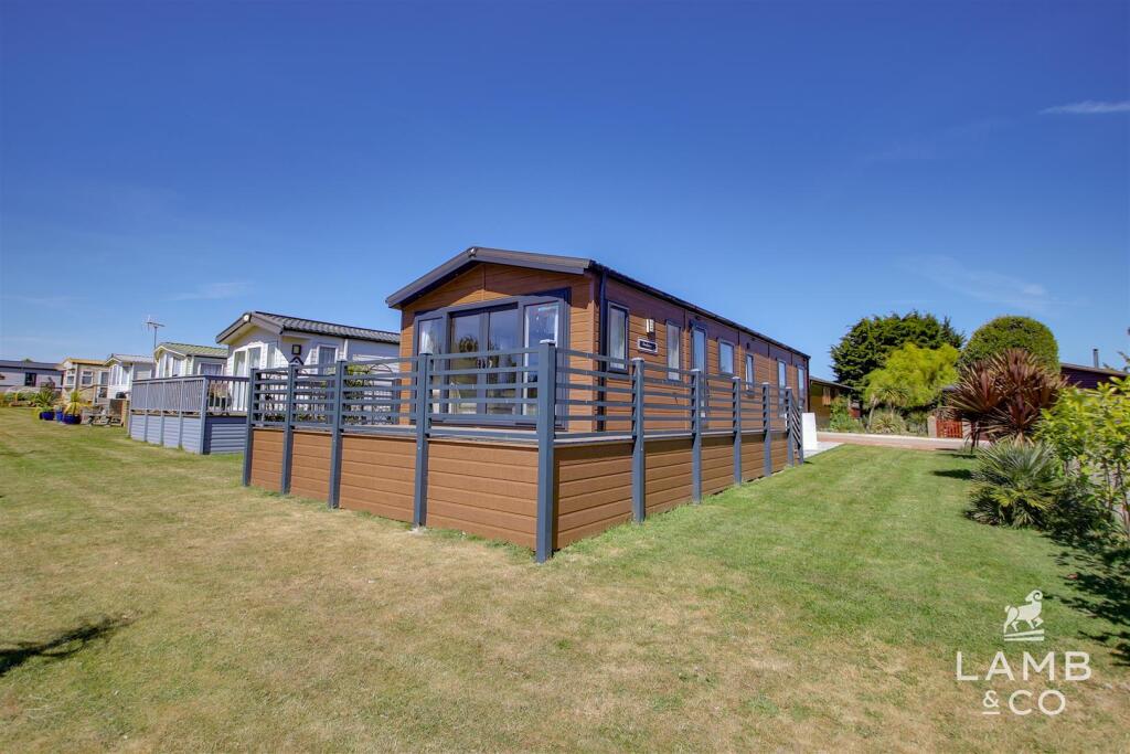 2-bed caravan on Leisure Glades Park, Clacton-On-Sea, £128,995