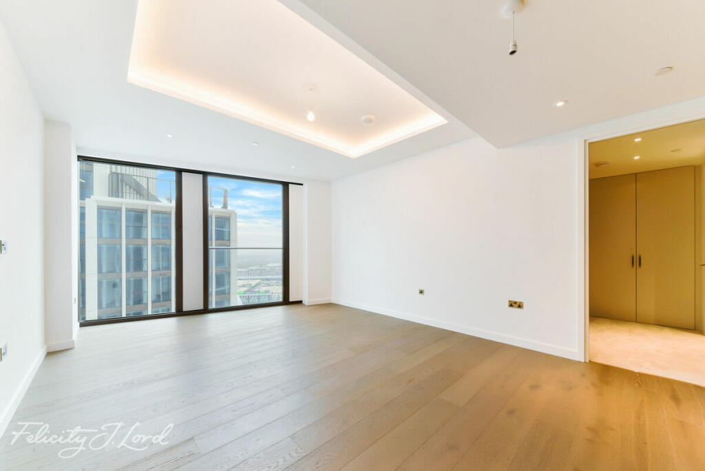 Carnation Way, London, SW8 photo 2