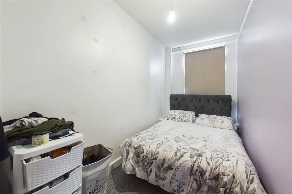 Apartment in Redhill - More