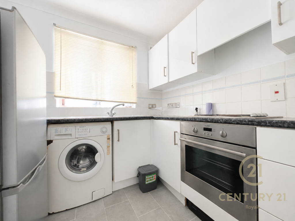 Apartment in Kingston upon Thames - View 4