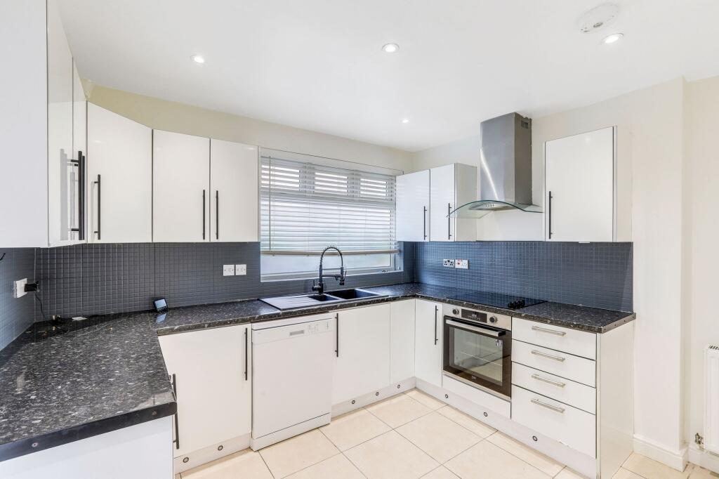House in Nottingham - View 3