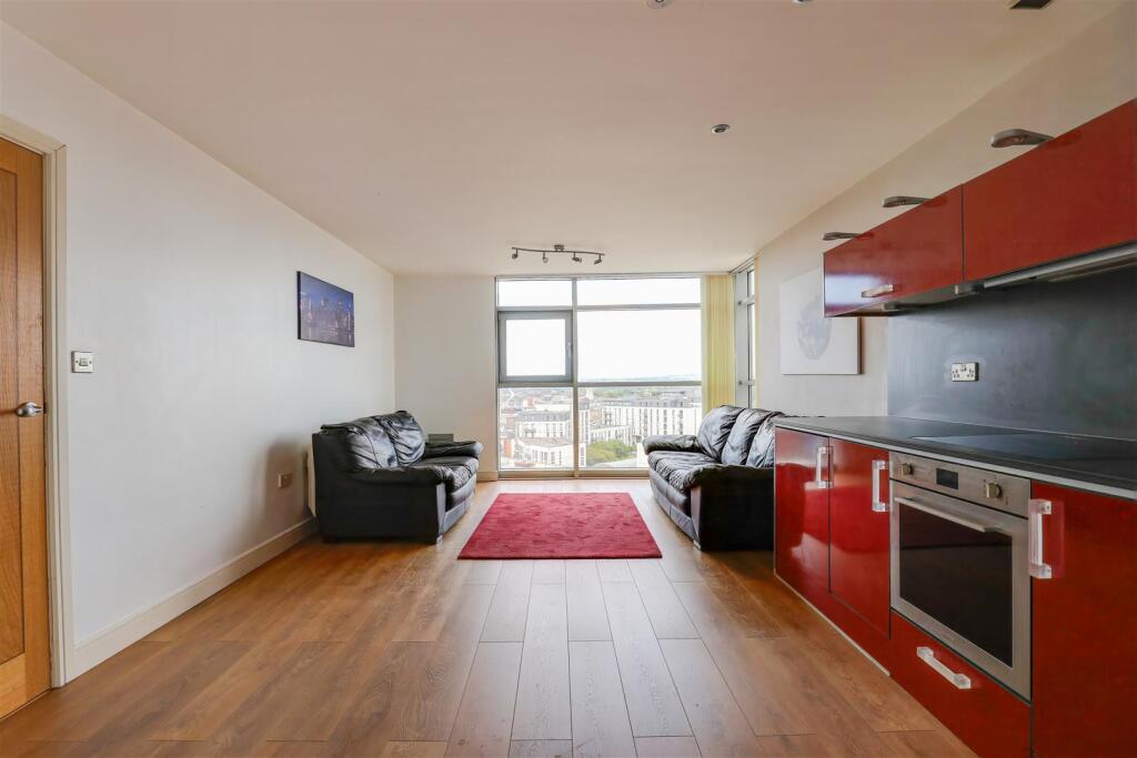 Penthouse, Altolusso, Bute Terrace, Cardiff photo 3