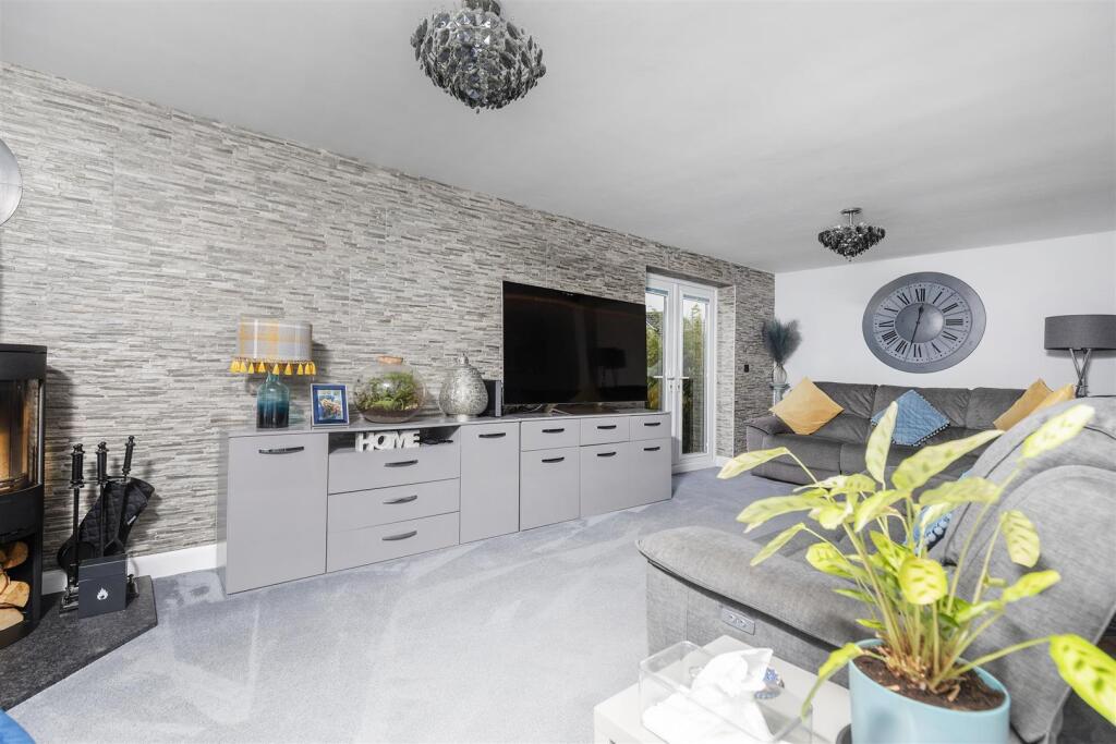 House in Leeds, Drighlington - View 3