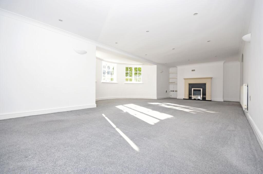 Apartment in Gloucester - View 2
