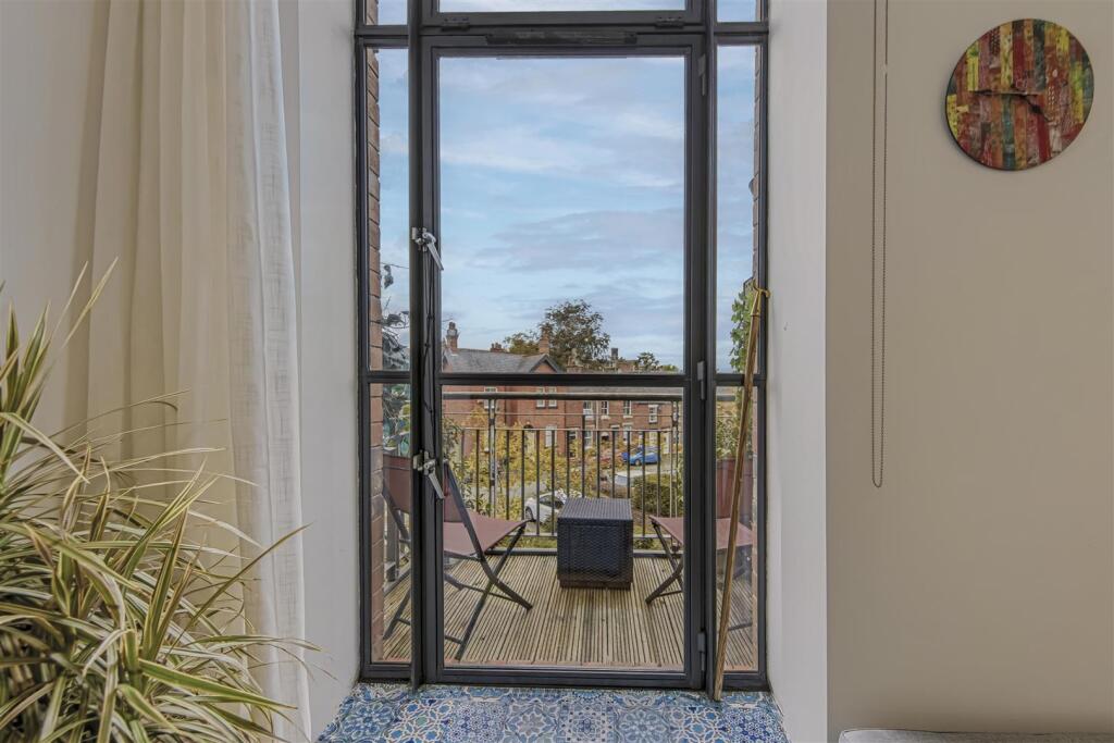 House in Staffordshire Moorlands, Leek - View 4