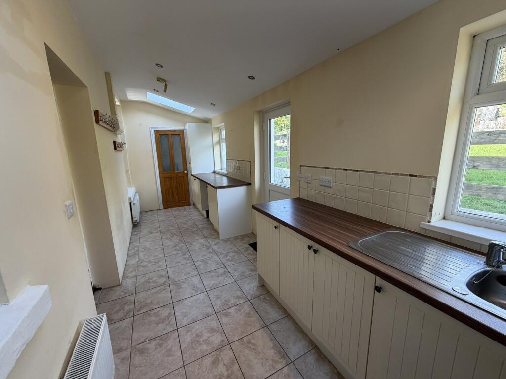 House in Swansea, Llanfihangel Aberbythych - More