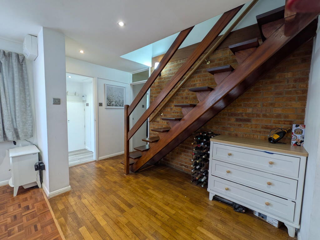 Hall Heath Close, St. Albans, AL1 4BL photo 4
