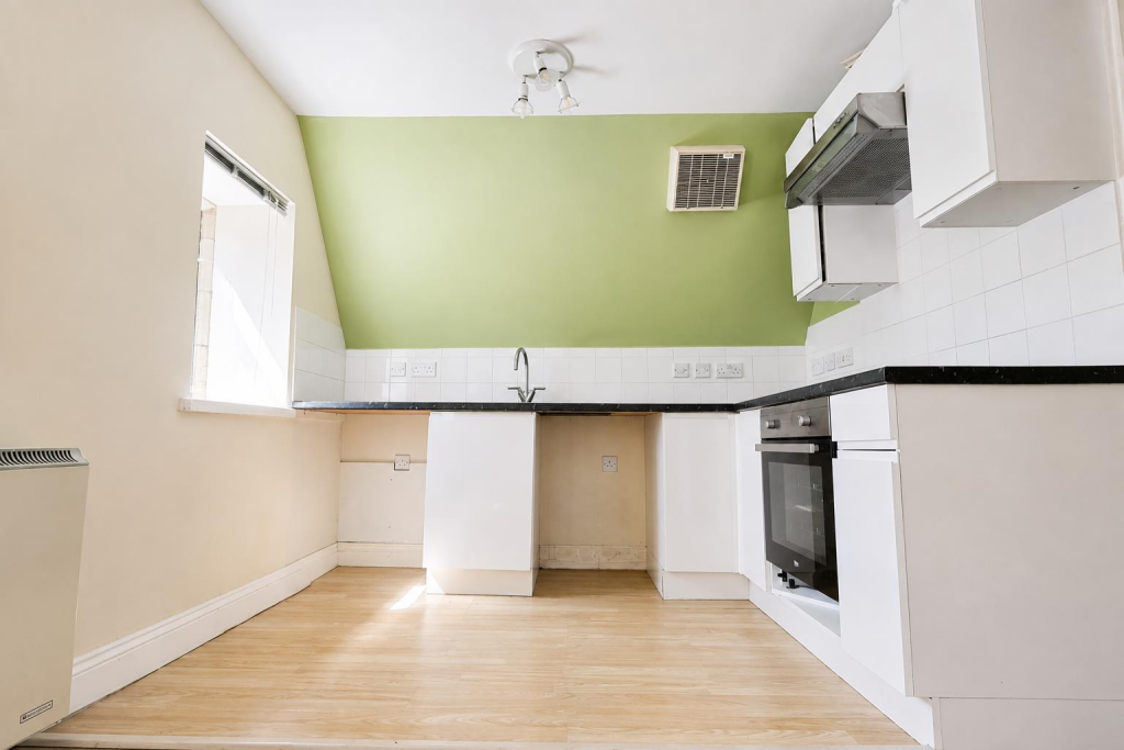House in Gillingham, Medway - View 4