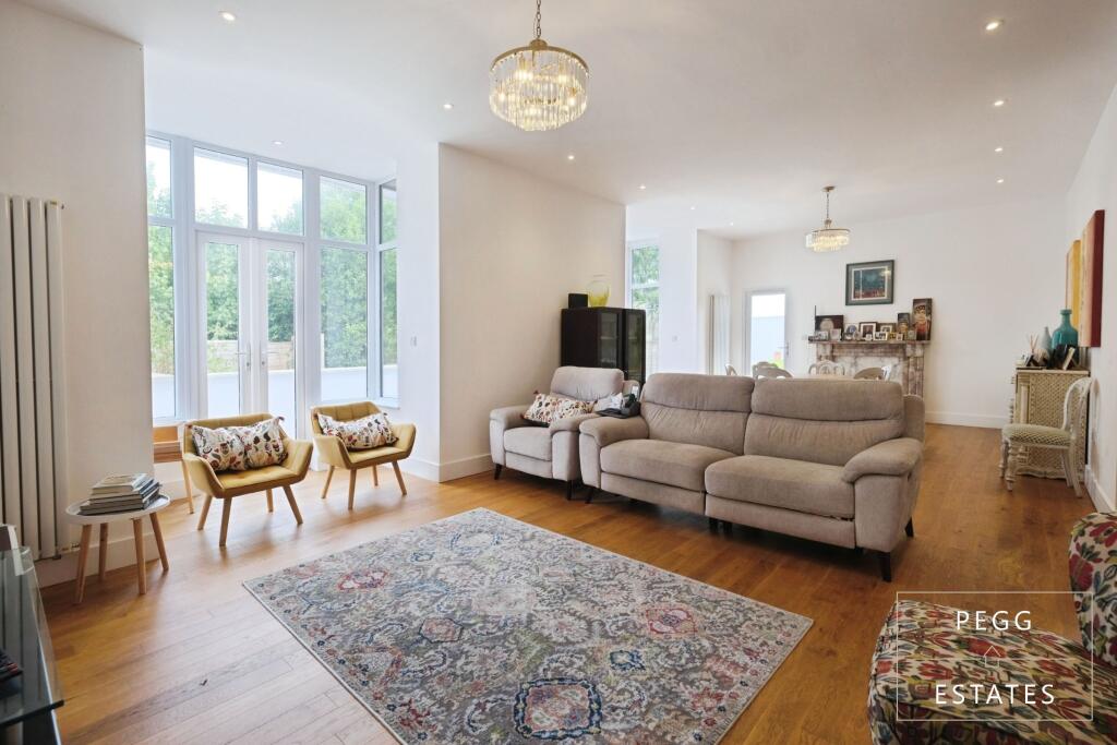 House in Torquay, Torbay - View 3