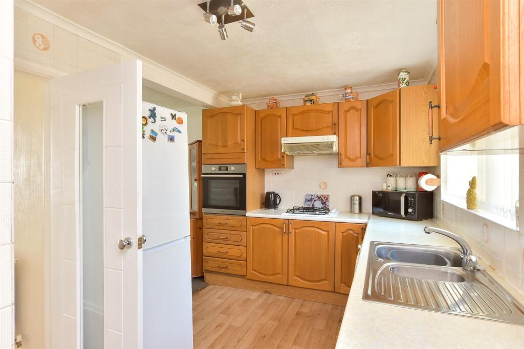 Cowley Drive, Woodingdean, Brighton, East Sussex photo 3