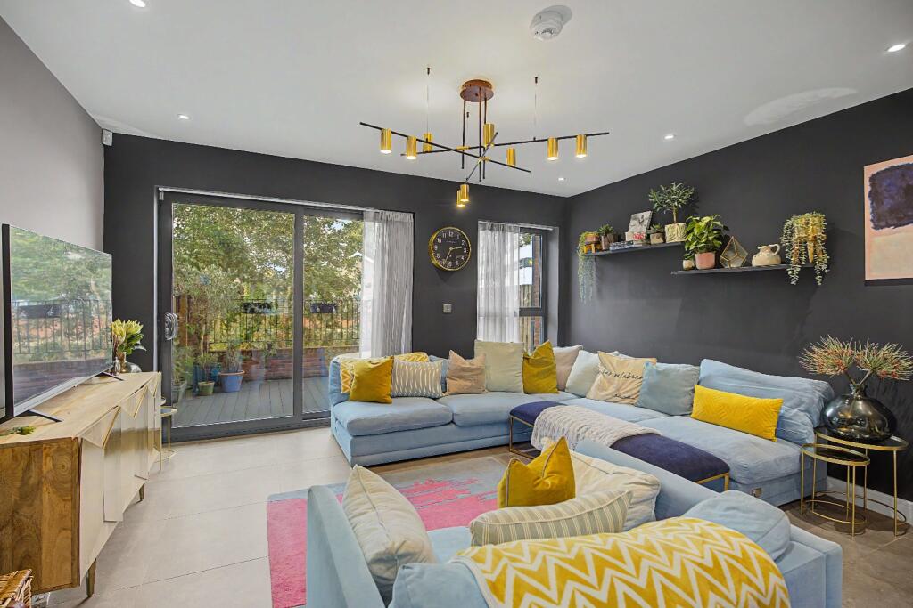 House in Trafford, Greater Manchester - View 5