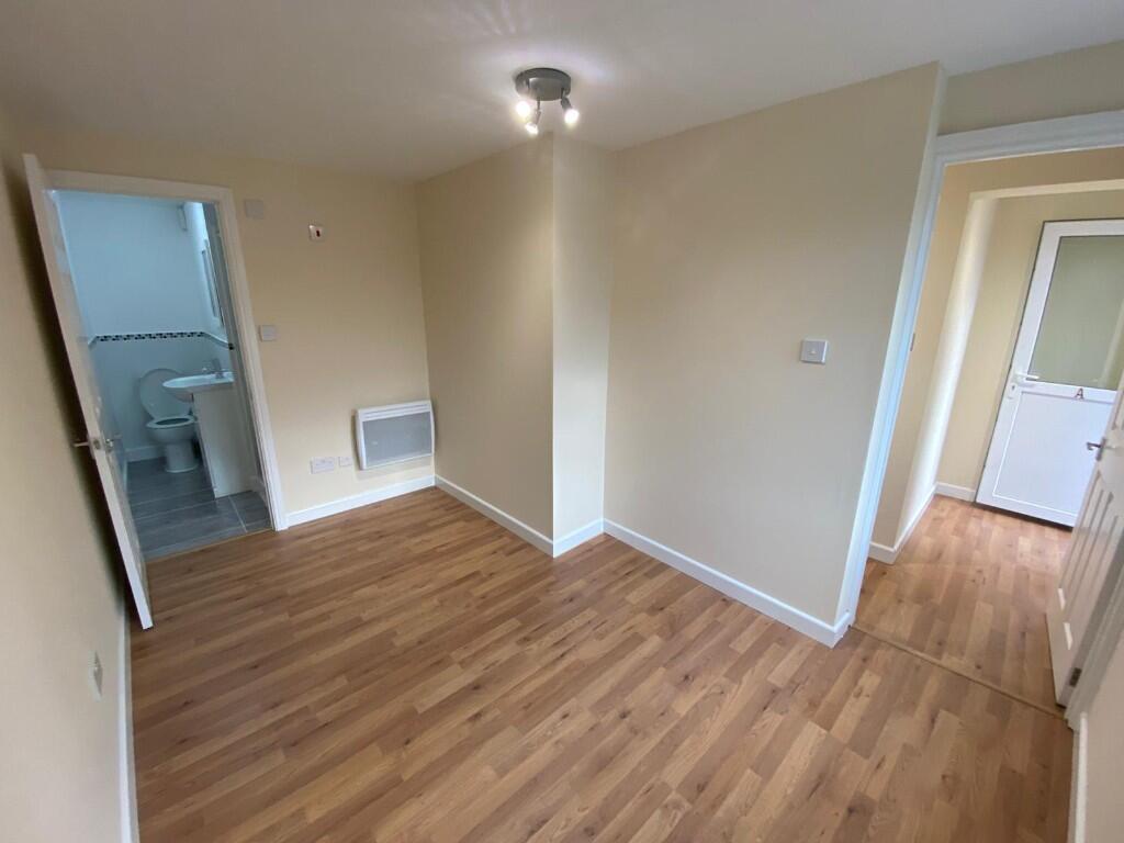 Holbrook Road, Rugby, Warwickshire, CV23 photo 2