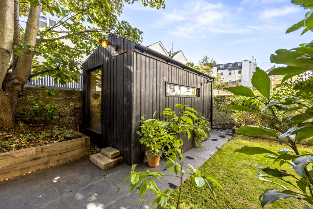 Apartment in Hove, Brighton and Hove - View 5