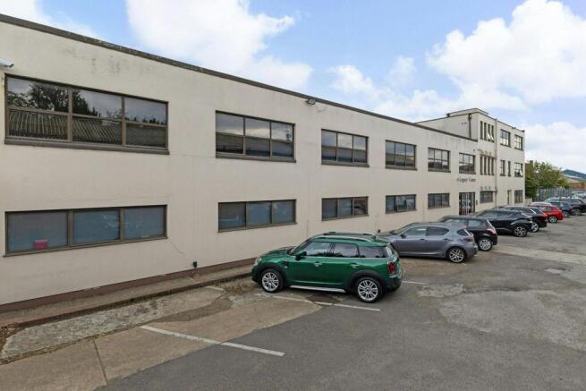 107282_Legacy-Centre-Hanworth-Trading-Estate-Hampton-Road-16_low.jpg