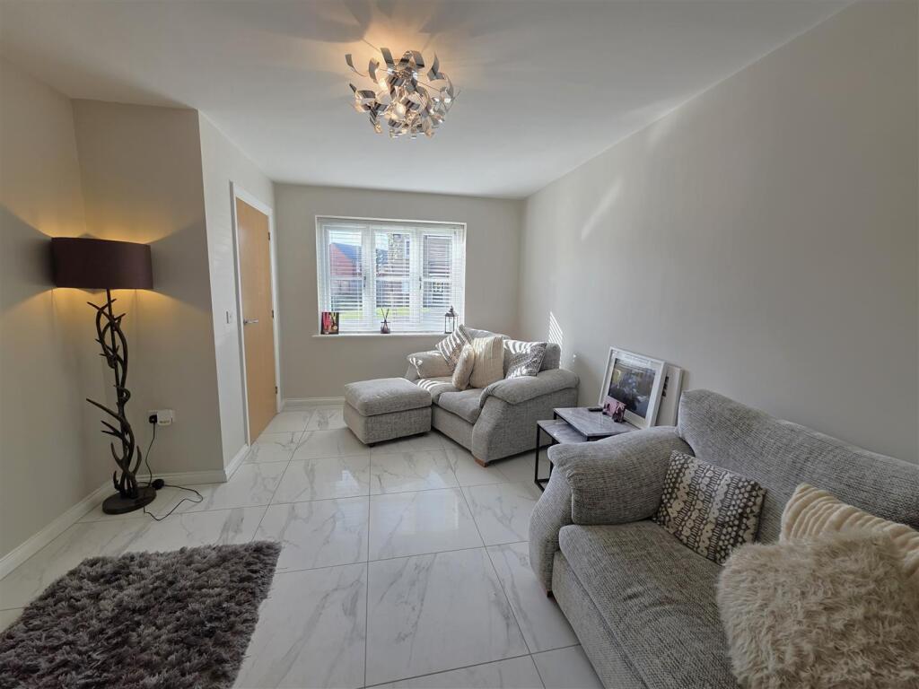 Bilberry Avenue, Eastfield, Scarborough photo 4