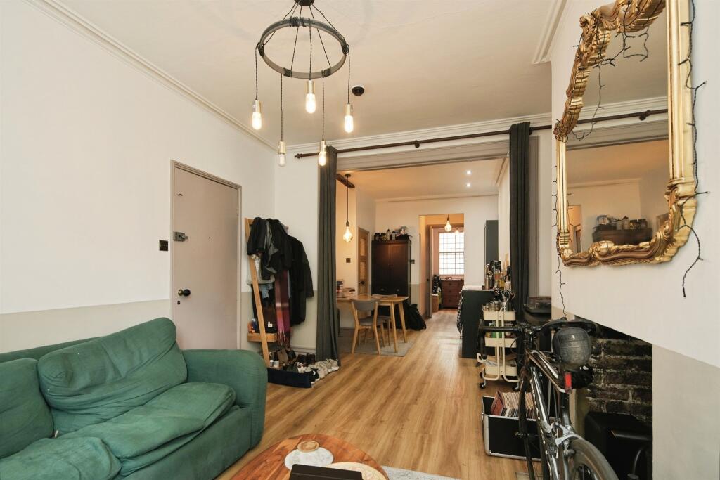 Apartment in Brighton - View 4