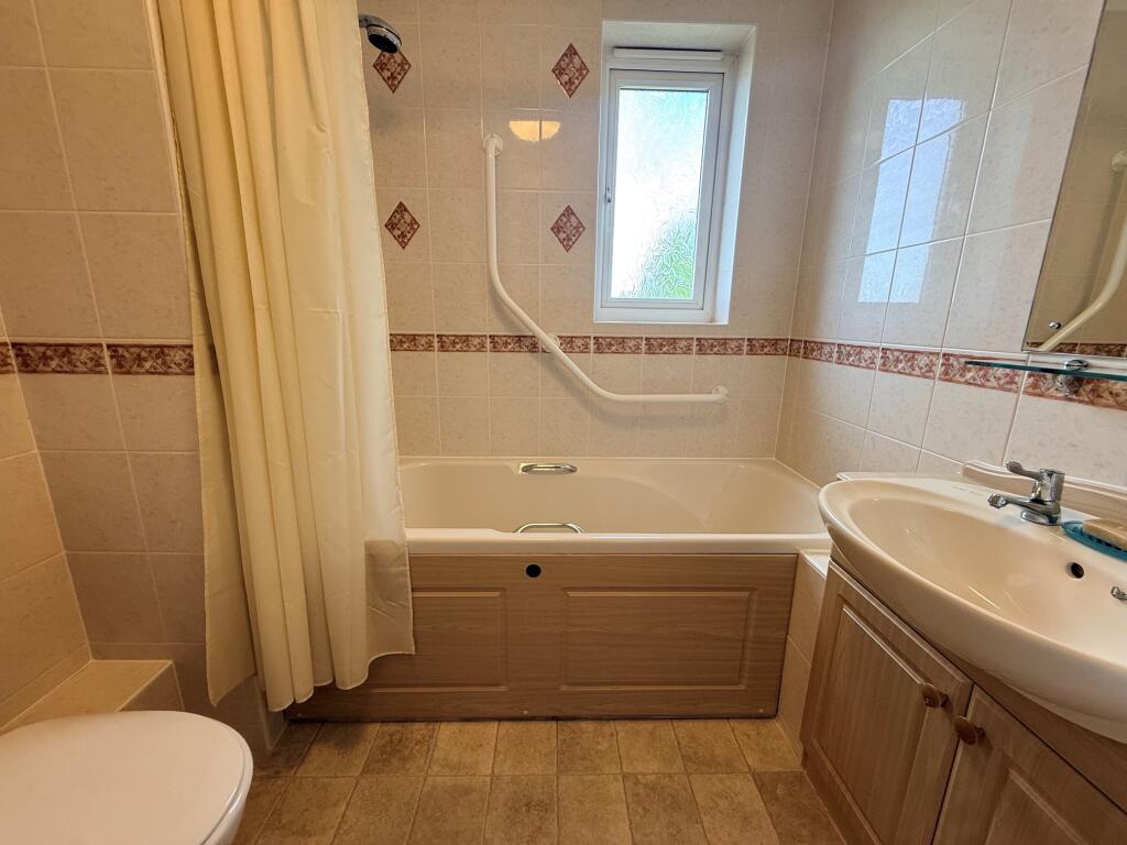 Apartment in Yeovil, Somerset - More