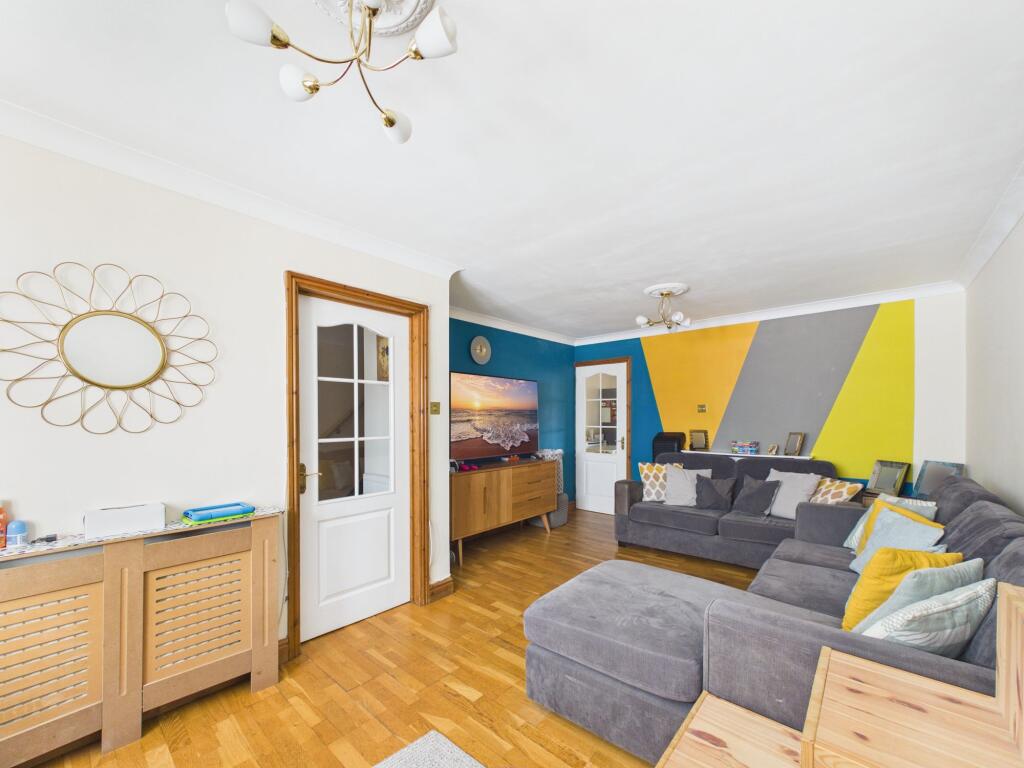 Sandleford Close, Reading, RG2 - View 6