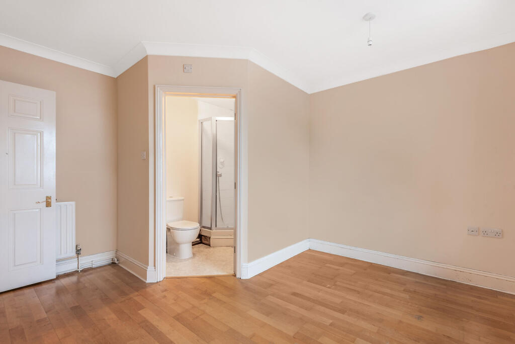 Apartment in Guildford, Surrey - More