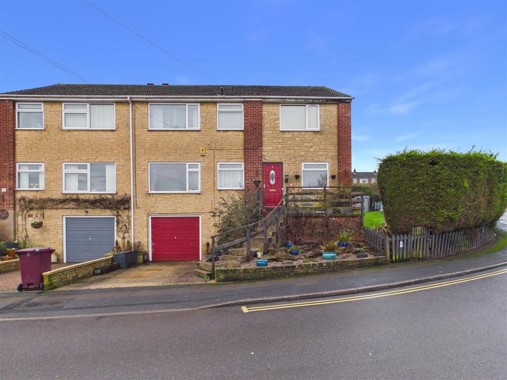 4-bed semi-detached on Burns Drive, Dronfield, £375,000