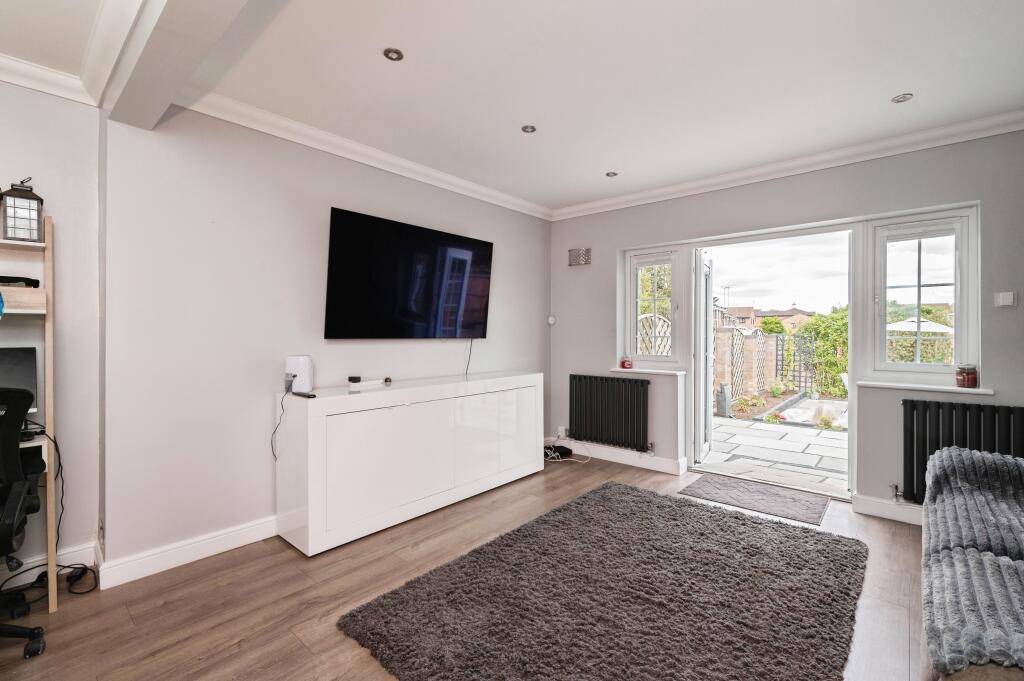 Avondale Road, Basildon, SS16 photo 3