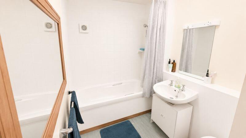 Apartment in Cambridge, Lynfield Court, Chesterton - More