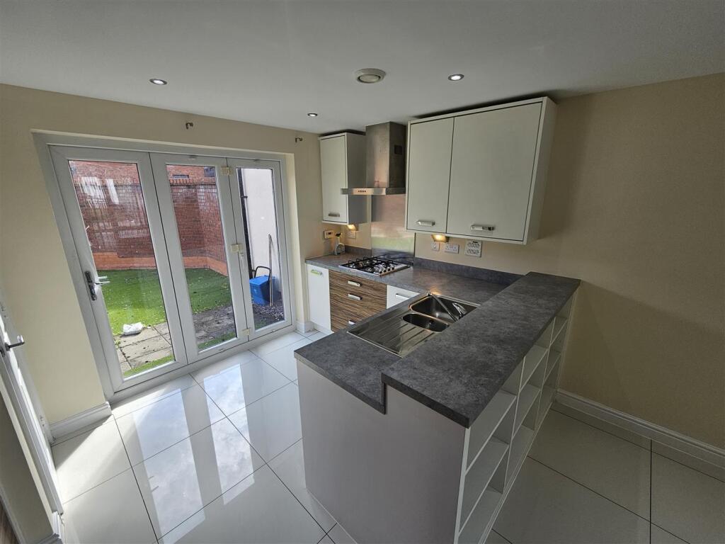 House in Cardiff, Ninian Park, Canton - More