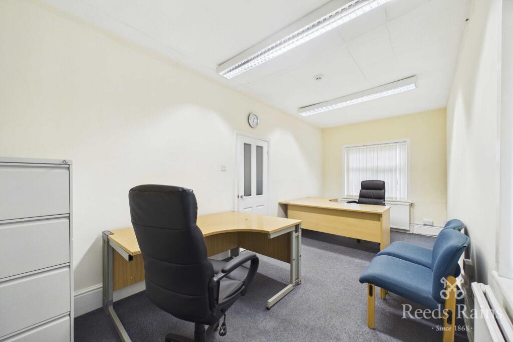 House in Kirklees, Rawthorpe - More