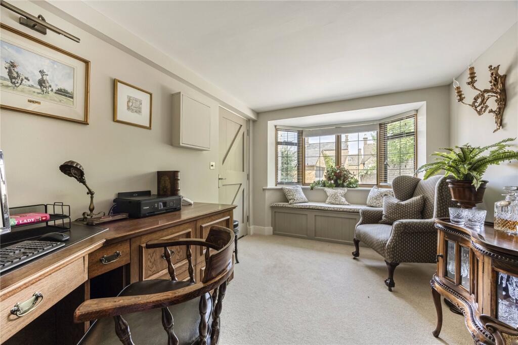 House in Wychavon, Broadway - More