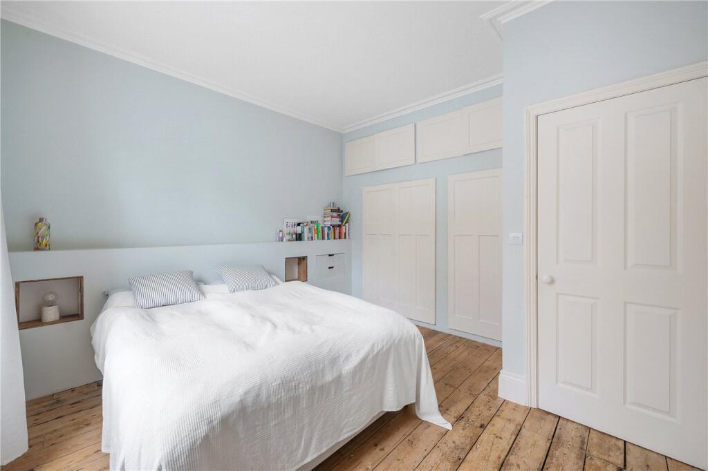 Apartment in London - More