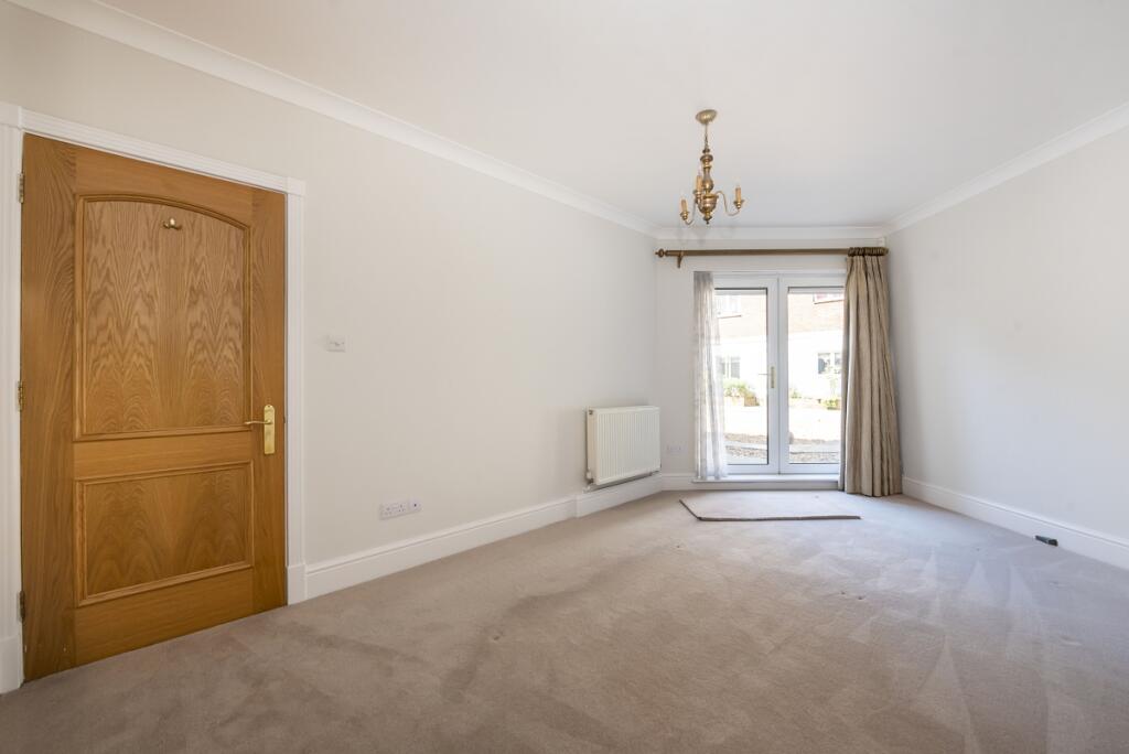 Apartment in London, Cottenham Park, Raynes Park - More