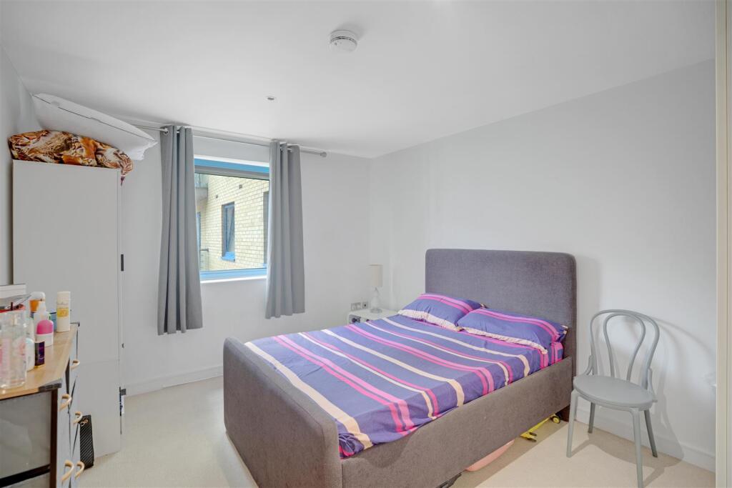 Apartment in London - More