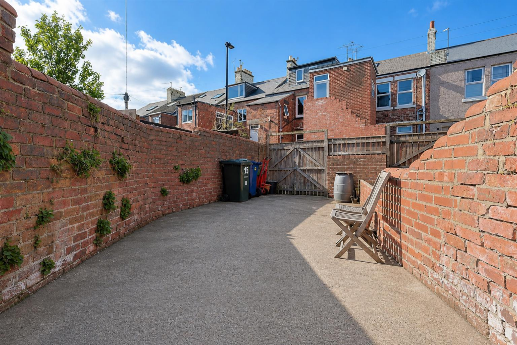 Apartment in Newcastle upon Tyne, South Gosforth - View 3