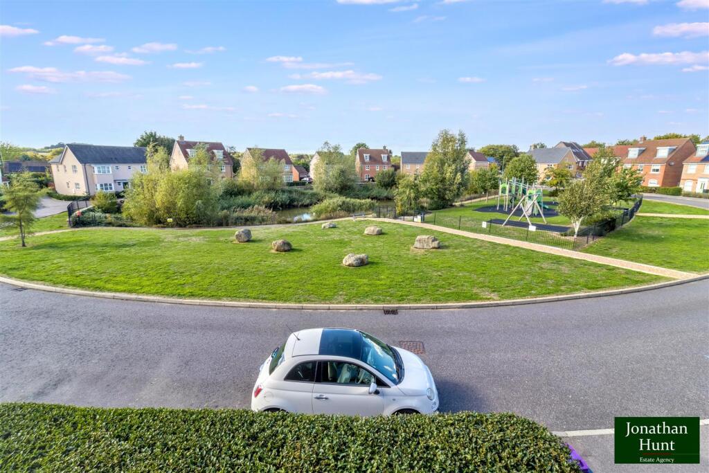 House in East Hertfordshire, Meadow Vale, Buntingford - View 2