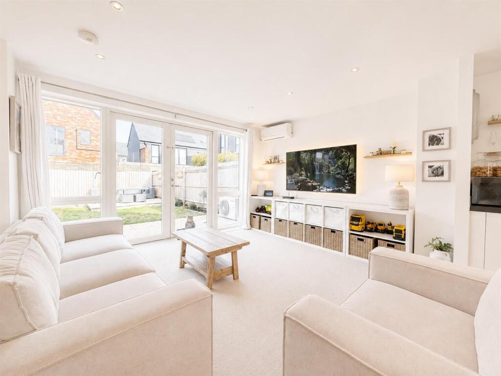House in Chelmsford, Channels - View 3