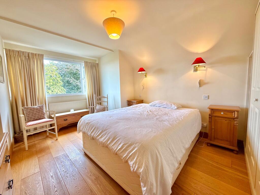 House in Swindon, Okus - View 4