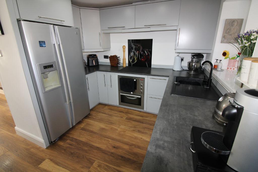 House in Luton - View 2