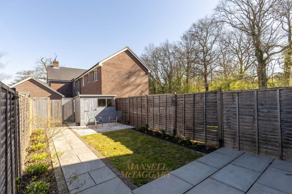 Charlbury Road, Crawley, RH10 - View 4