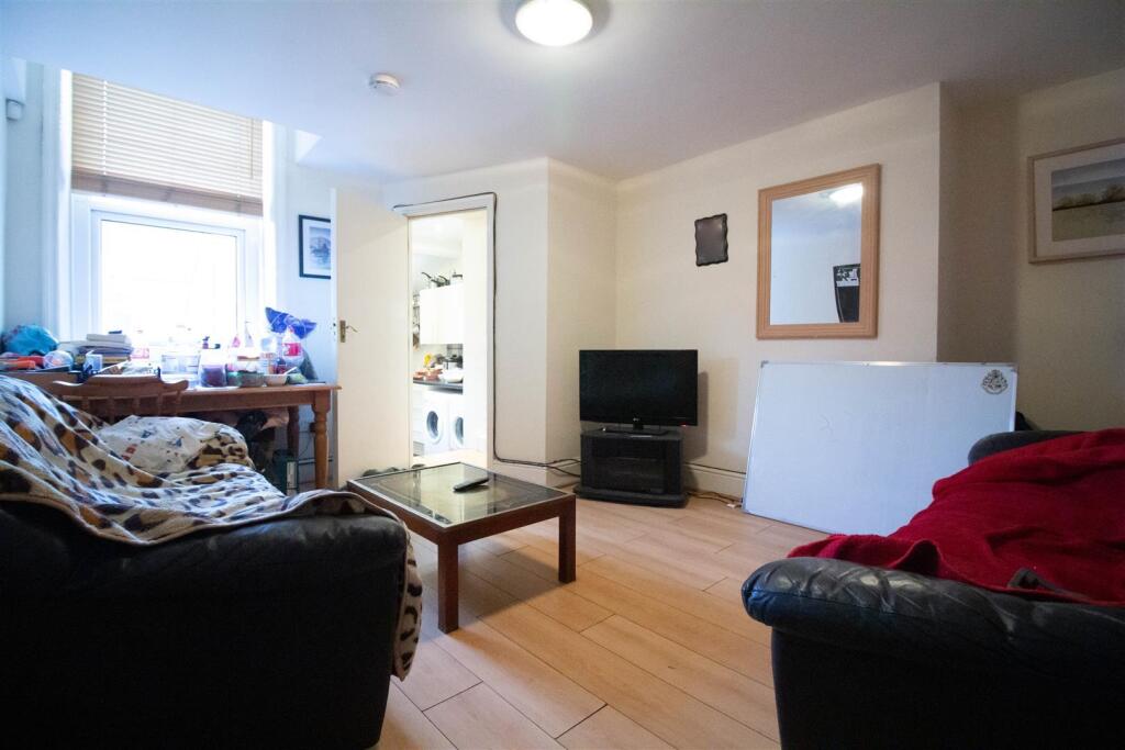 Simonside Terrace, Newcastle Upon Tyne photo 2