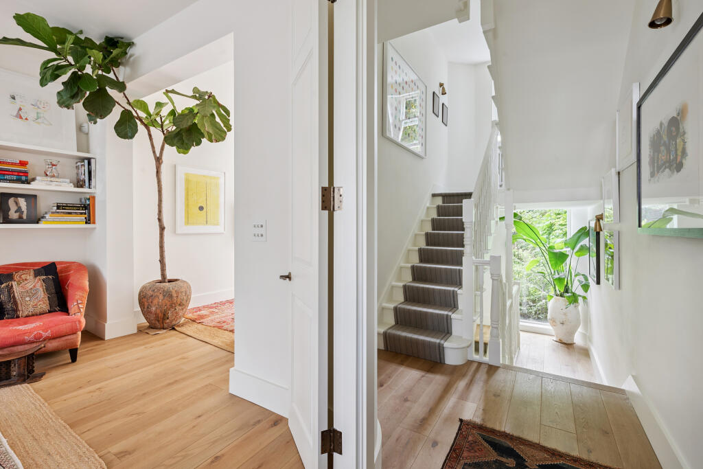 House in London - View 3