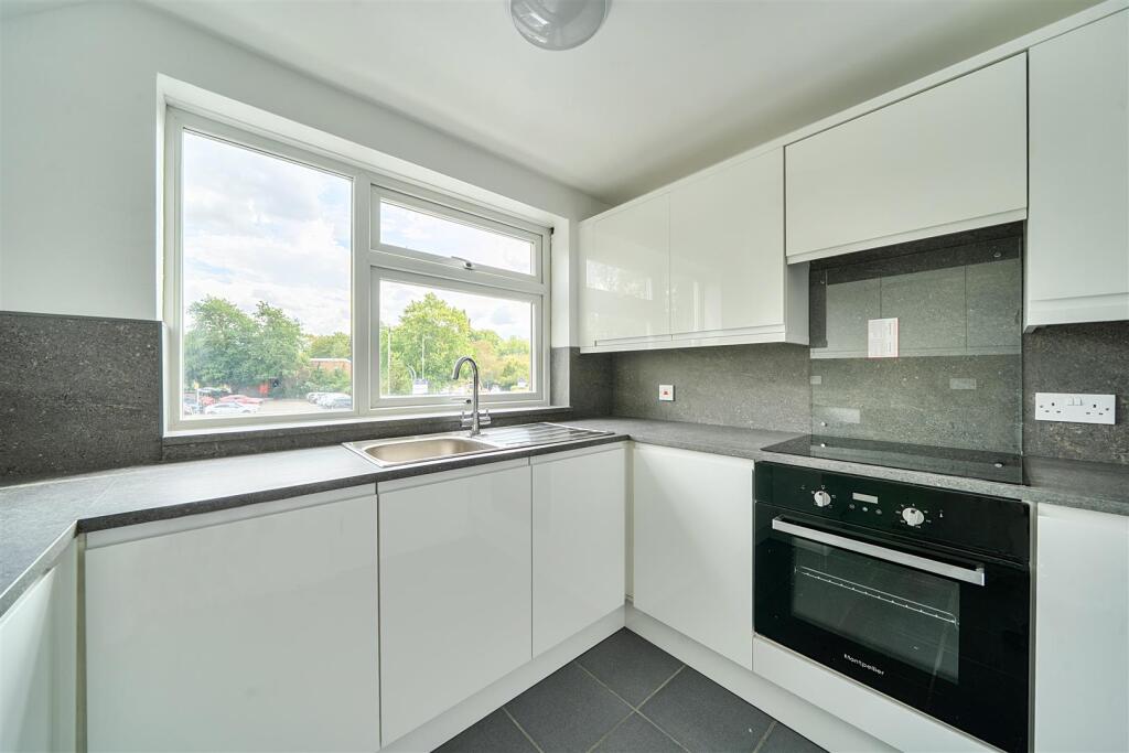 Apartment in Solihull, Knowle - View 2