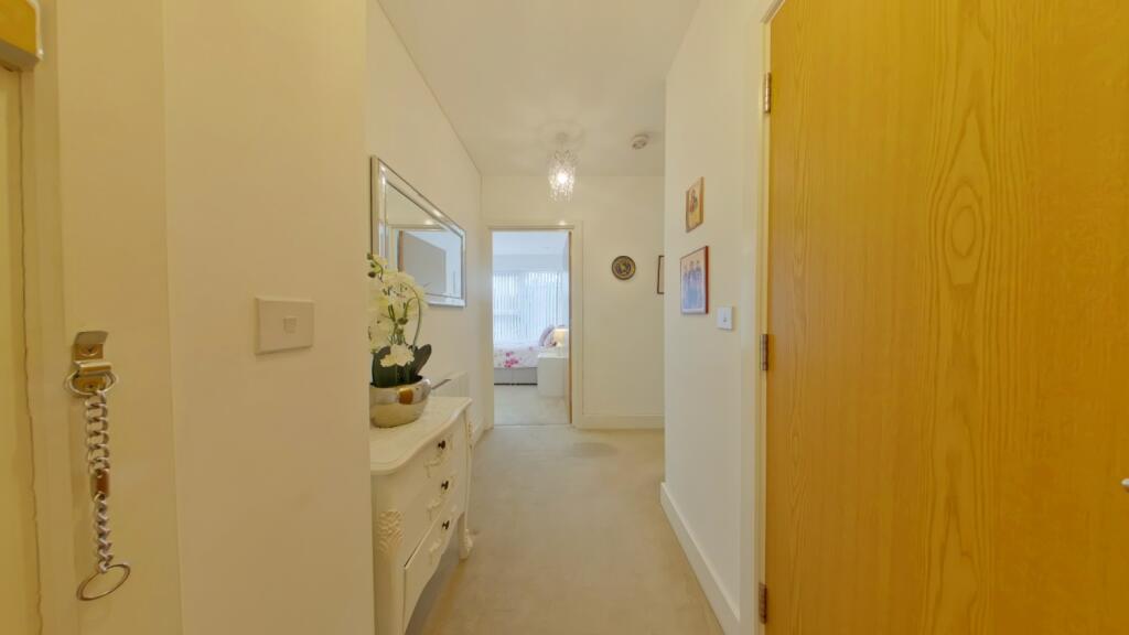 Apartment in Hemel Hempstead - View 2