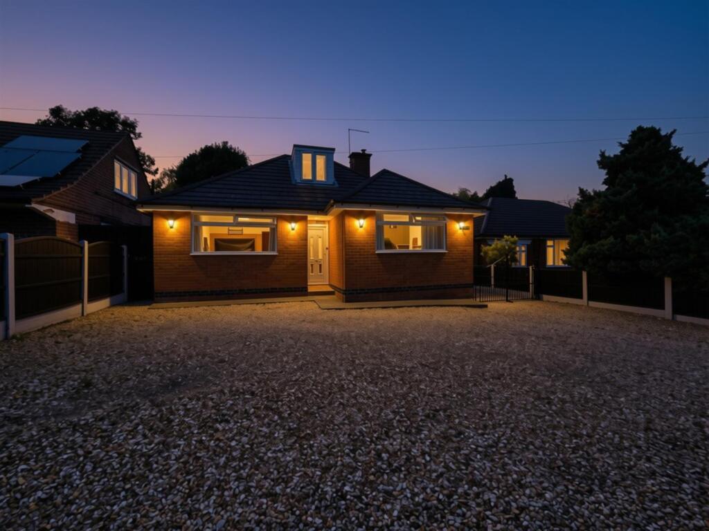 Main image of property: Long Lane, Newark