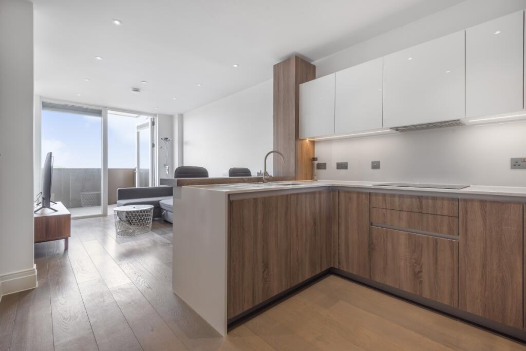 Apartment in Kingston upon Thames - View 2